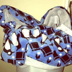 ‼️BOGO‼️NWT Vera Bradely Penguin Infinity Scarf